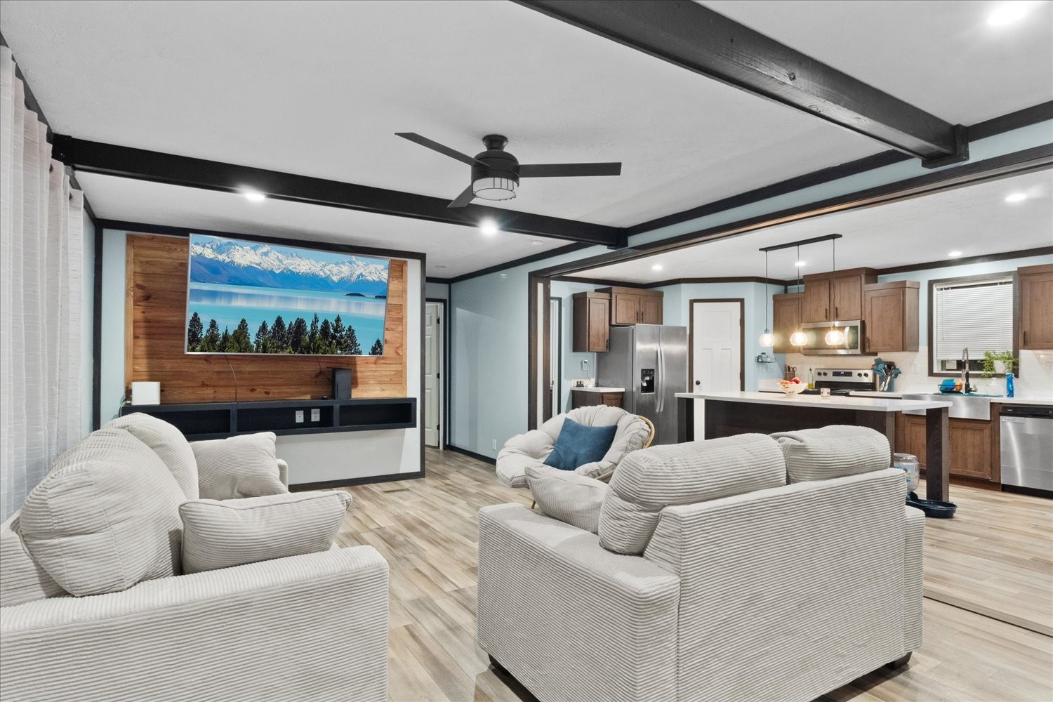 1416 South High Street Columbia, TN 38401 - Photo 2 of 24 a living room with furniture and a flat screen tv
