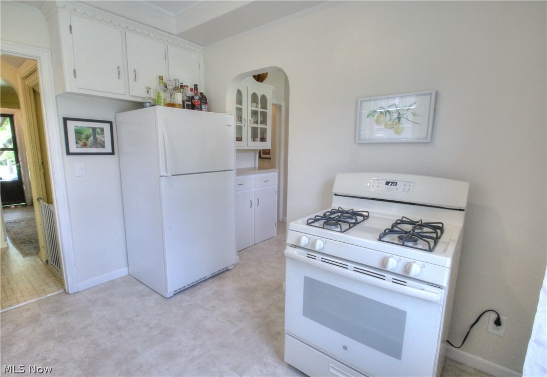 2547 Saybrook Road Cleveland, OH 44118 - Photo 11 of 27 Gallery Image 11