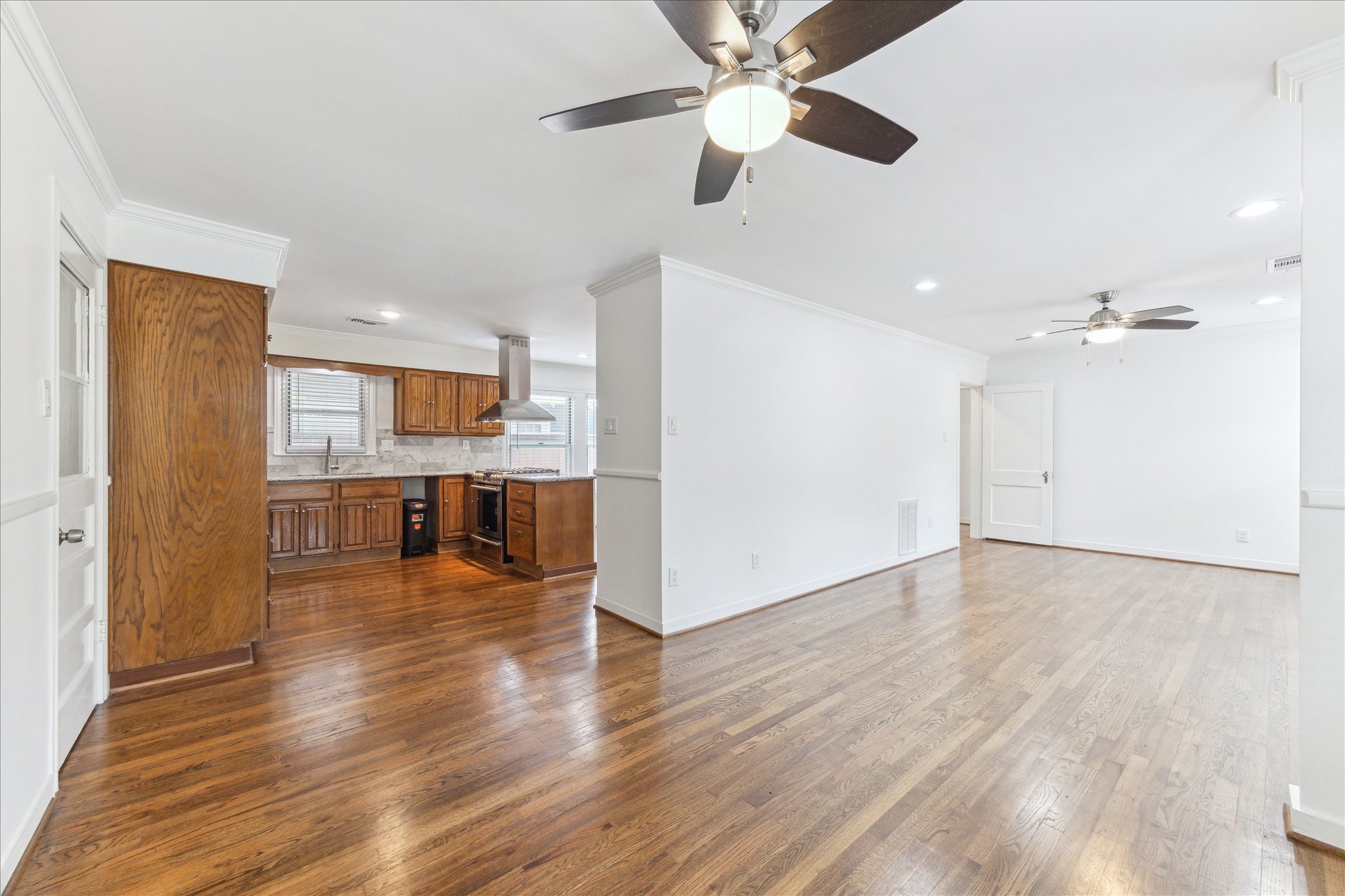 911 West 14th Street Houston, TX 77008 - Photo 4 of 15 Dinning Room View