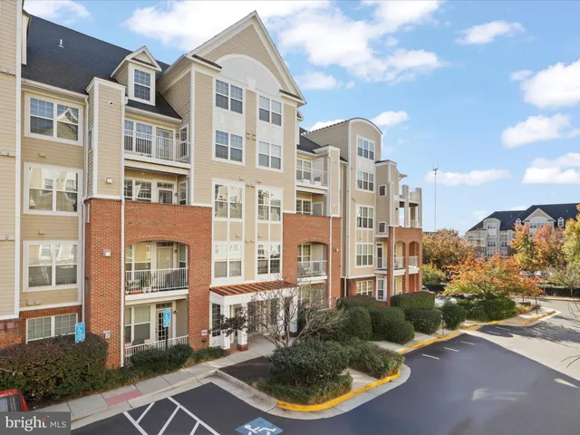 $409,999 | 2711 Bellforest Court, Unit 201, Vienna, VA 22180