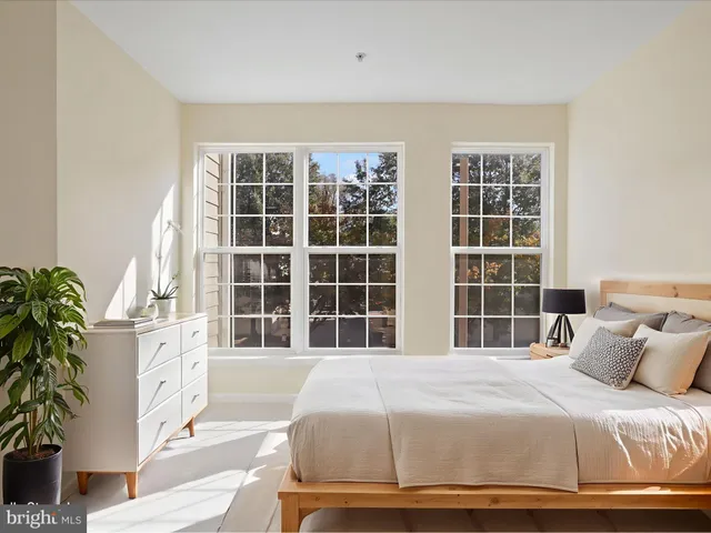 $409,999 | 2711 Bellforest Court, Unit 201, Vienna, VA 22180