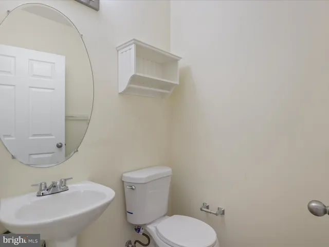 $409,999 | 2711 Bellforest Court, Unit 201, Vienna, VA 22180