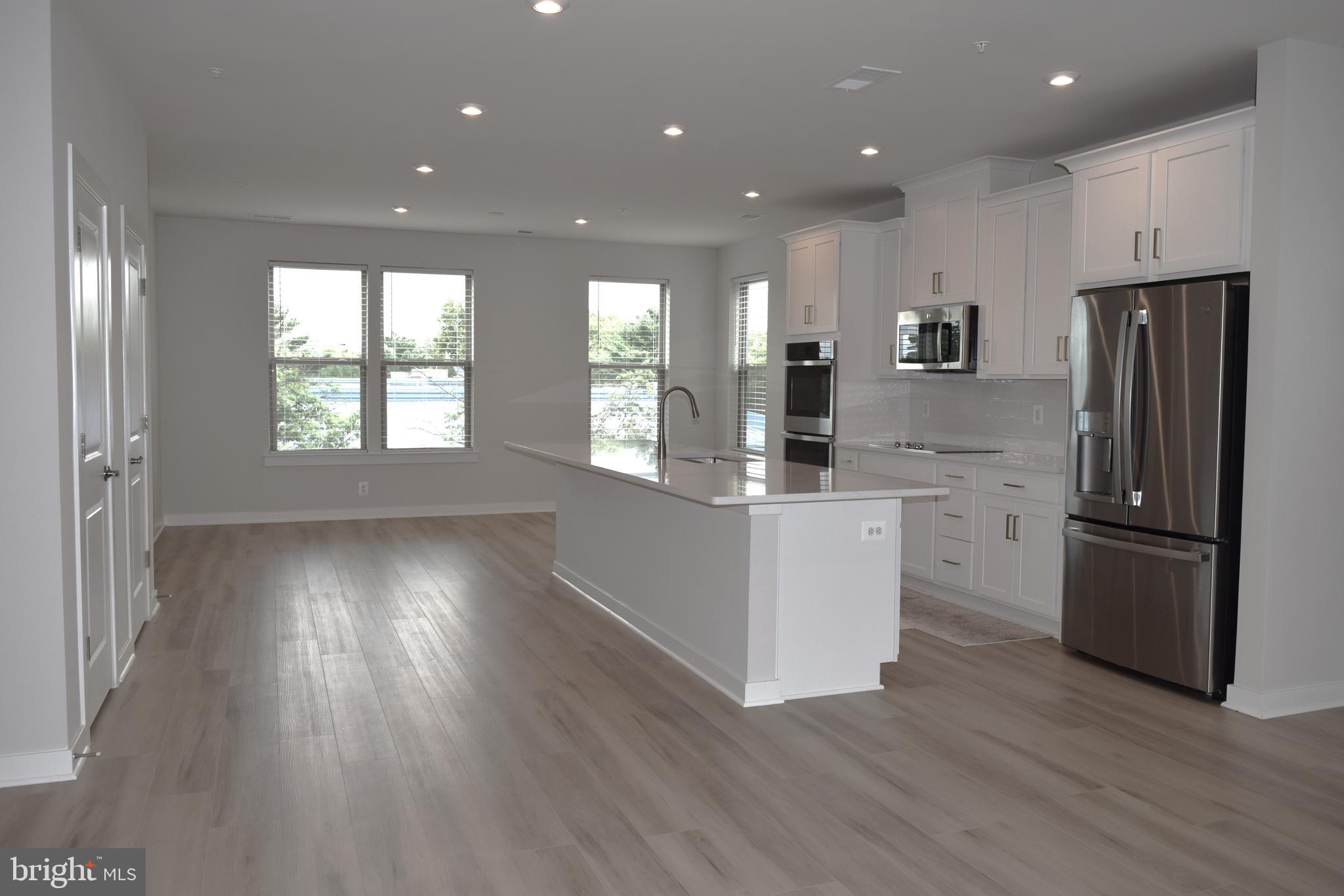 13542 Innovation Station Loop Herndon, VA 20171 - Photo 10 of 53 Beautiful Island Kitchen