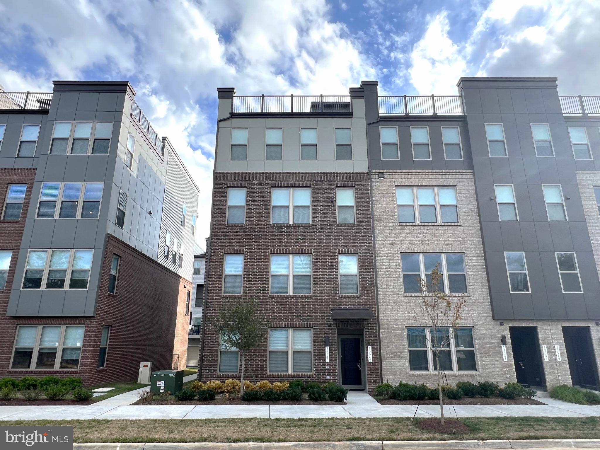 13542 Innovation Station Loop Herndon, VA 20171 - Photo 2 of 53