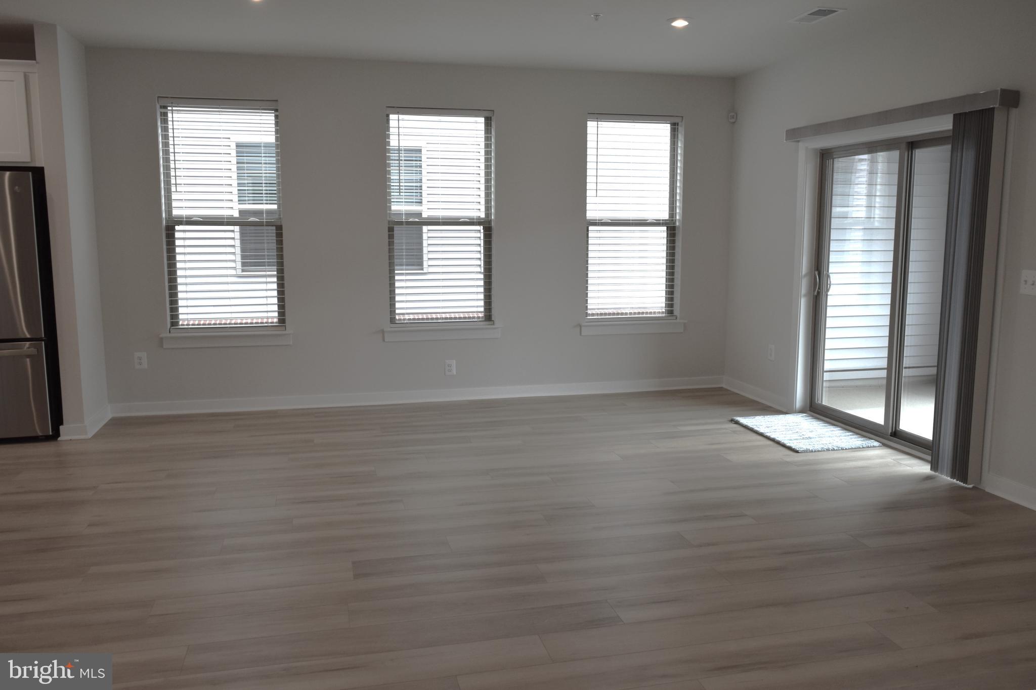 13542 Innovation Station Loop Herndon, VA 20171 - Photo 7 of 53 Living Room Naturally Well Lit