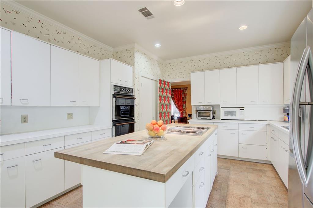 1075 Riverside Trace Northwest Sandy Springs, GA 30328 - Photo 7 of 42 Gallery Image 7