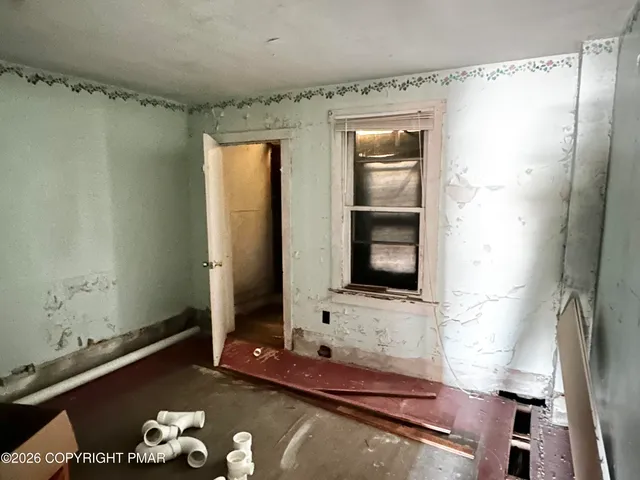 $29,900 | 117 East Saylor Street, Mount Carmel, PA 17851