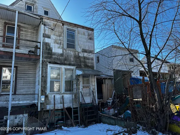 $29,900 | 117 East Saylor Street, Mount Carmel, PA 17851