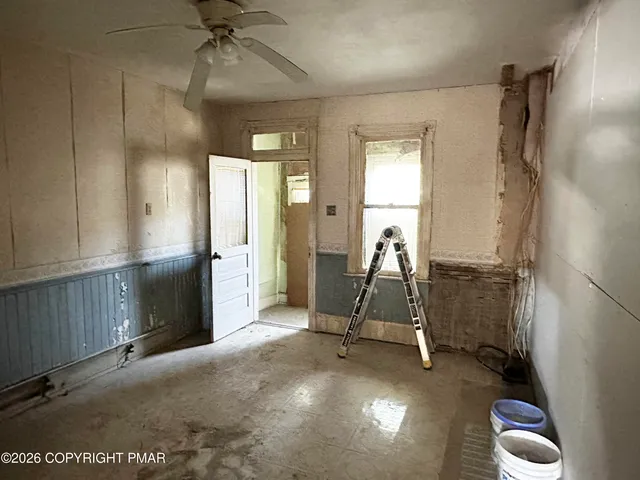 $29,900 | 117 East Saylor Street, Mount Carmel, PA 17851