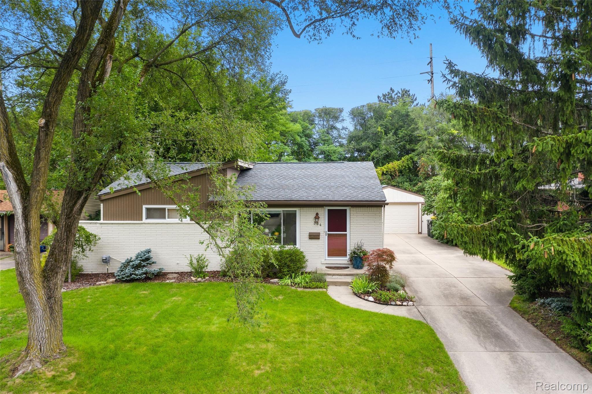 304 Thalia Avenue Rochester, MI 48307 - Photo 3 of 28 304 Thalia Ave-3.jpg