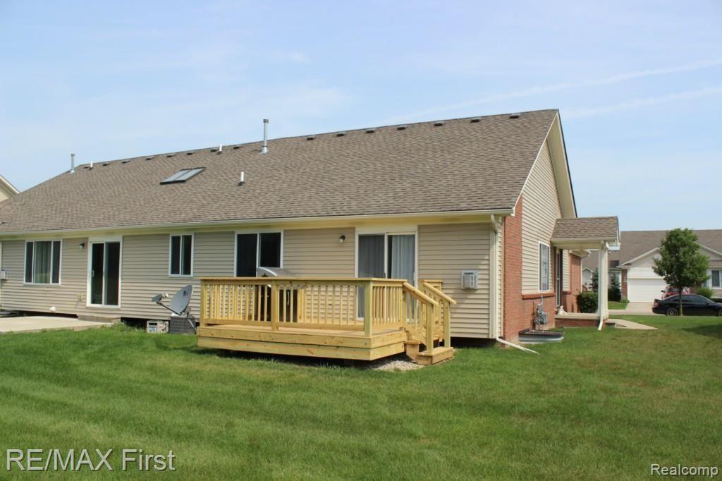 26036 Mariners Point New Baltimore, MI 48051 - Photo 7 of 57 IMG_7049.jpg
