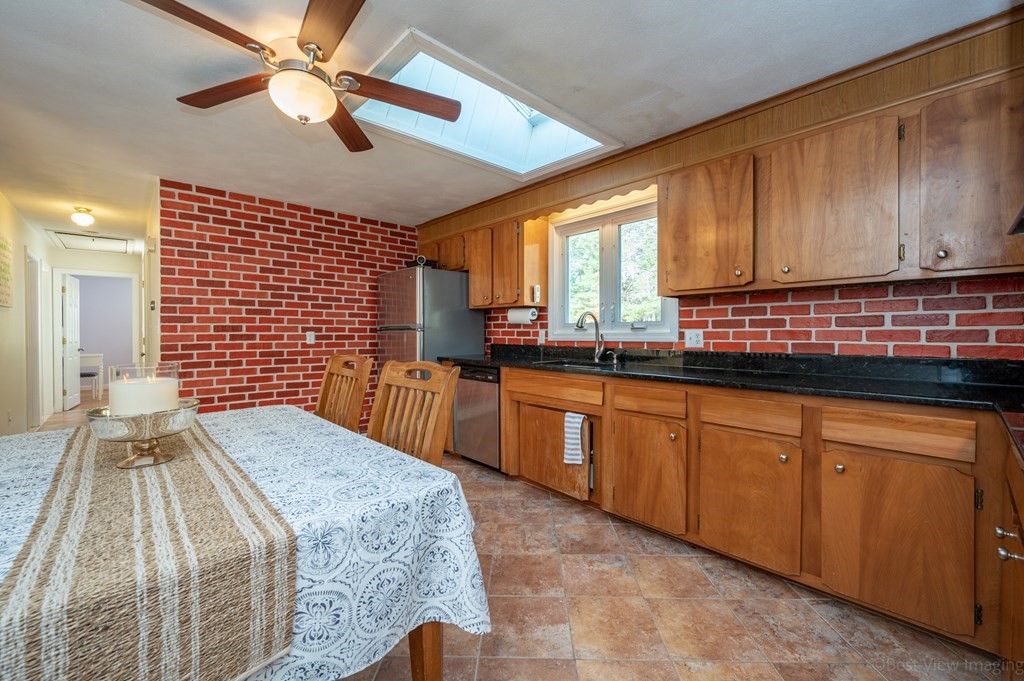 1897 Quaker Street Northbridge, MA 01534 - Photo 11 of 25 Gallery Image 11