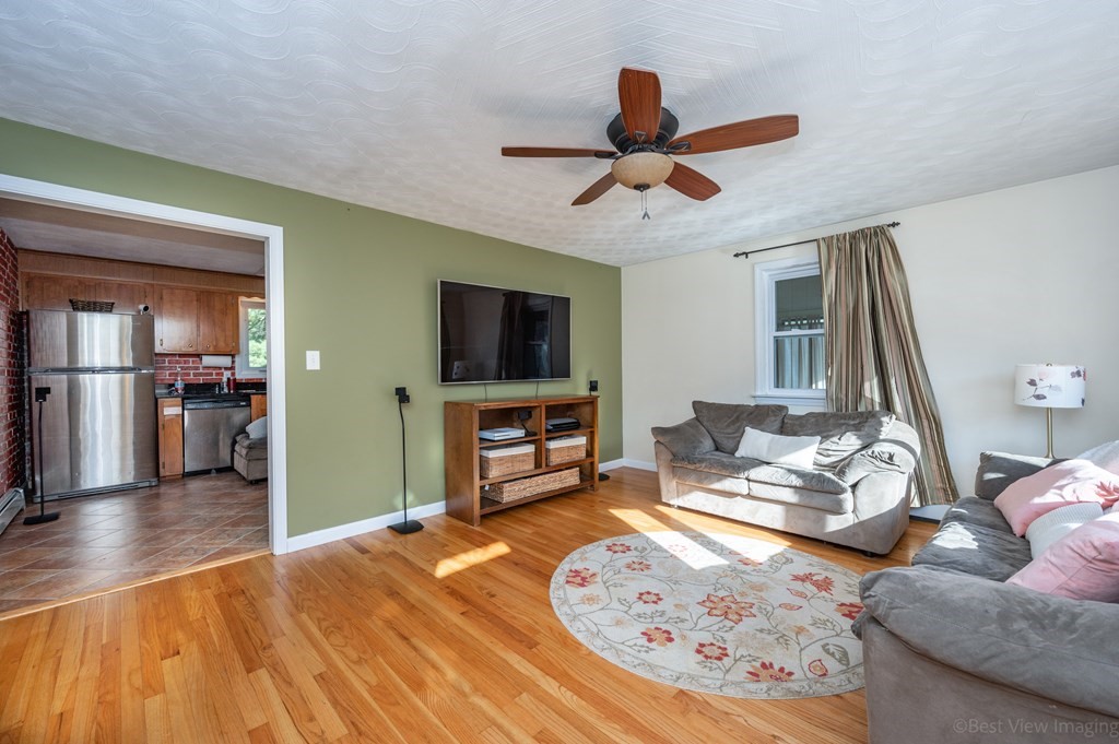 1897 Quaker Street Northbridge, MA 01534 - Photo 8 of 25 Gallery Image 8