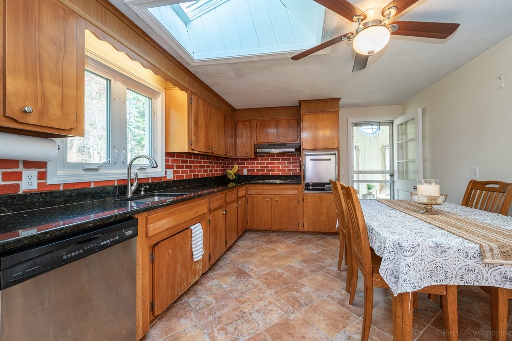 1897 Quaker Street Northbridge, MA 01534 - Photo 10 of 25 Gallery Image 10