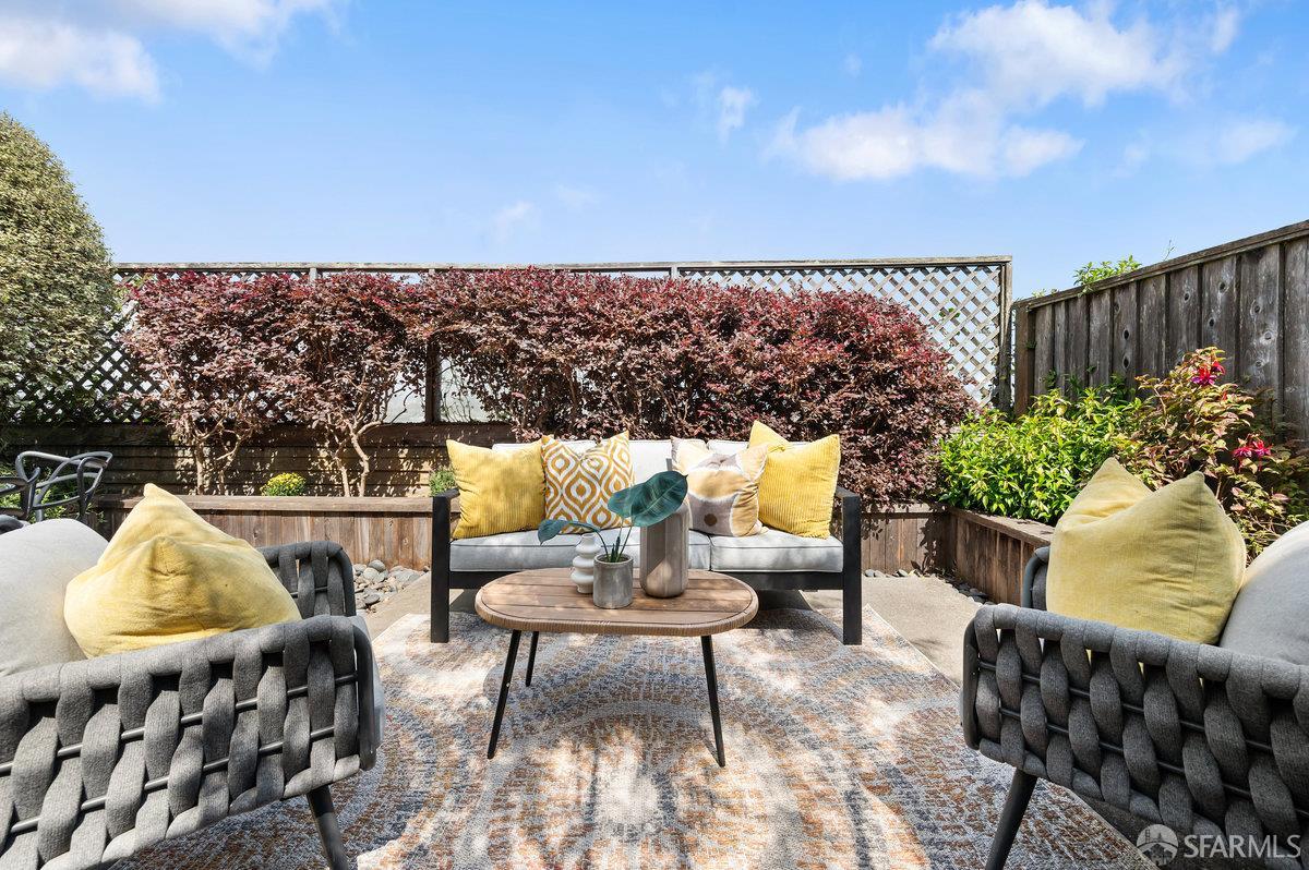 200 Bayview Circle San Francisco, CA 94124 - Photo 43 of 50 a terrace view with seating space