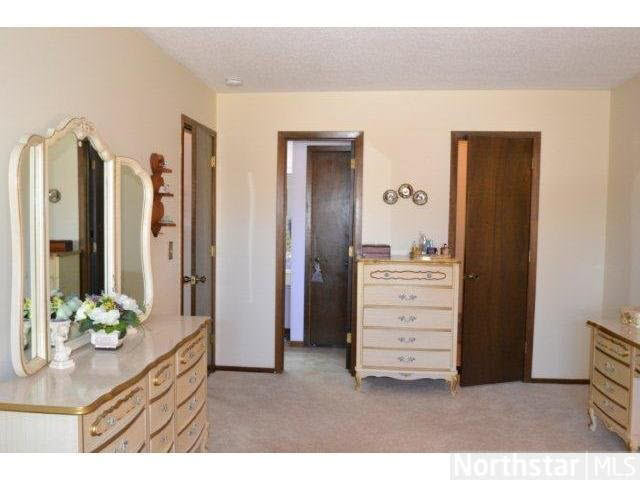 11137 Xavier Road Bloomington, MN 55437 - Photo 8 of 14