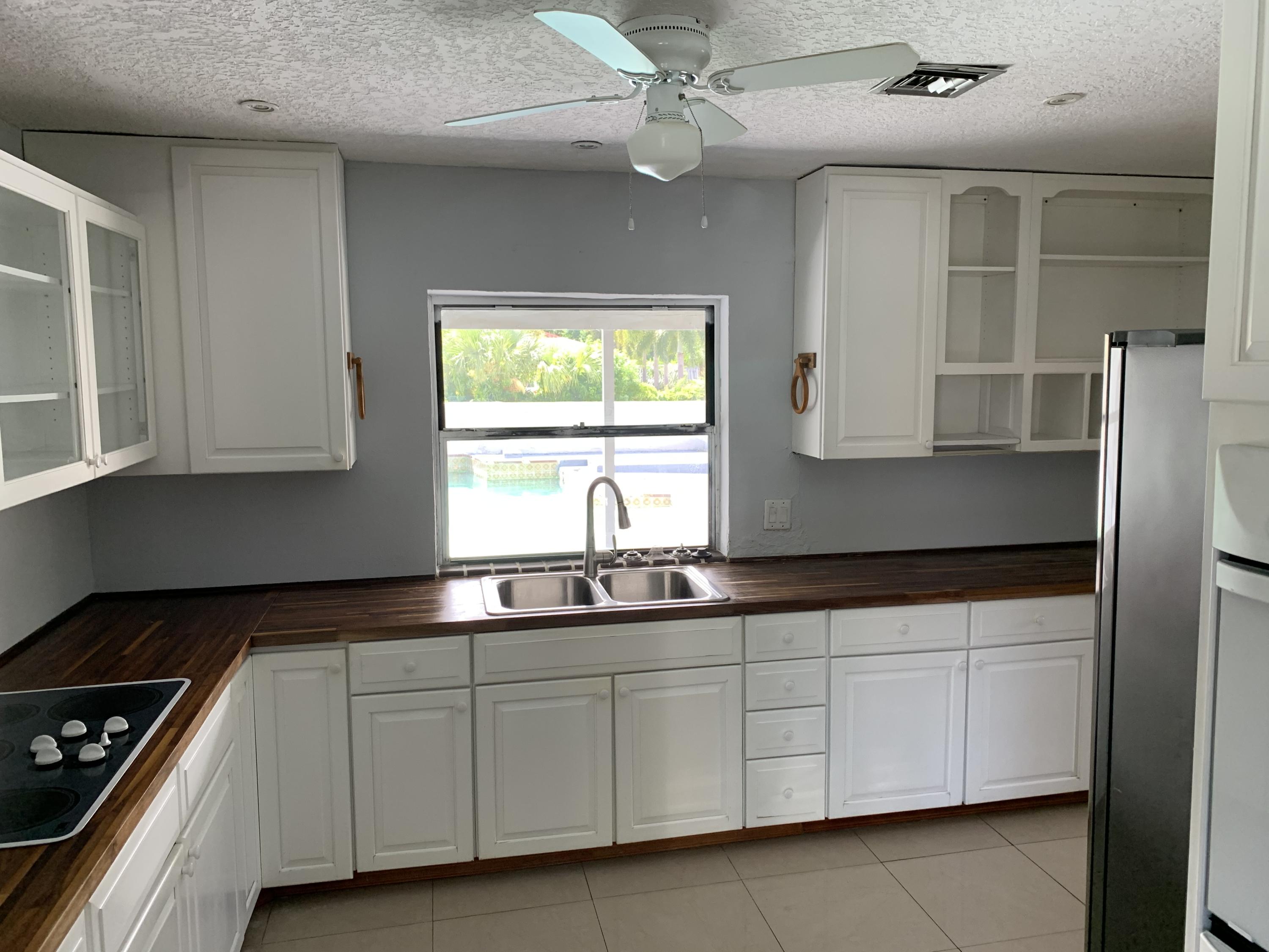 4407 Coconut Road Lake Worth, FL 33461 - Photo 5 of 15 IMG_0159