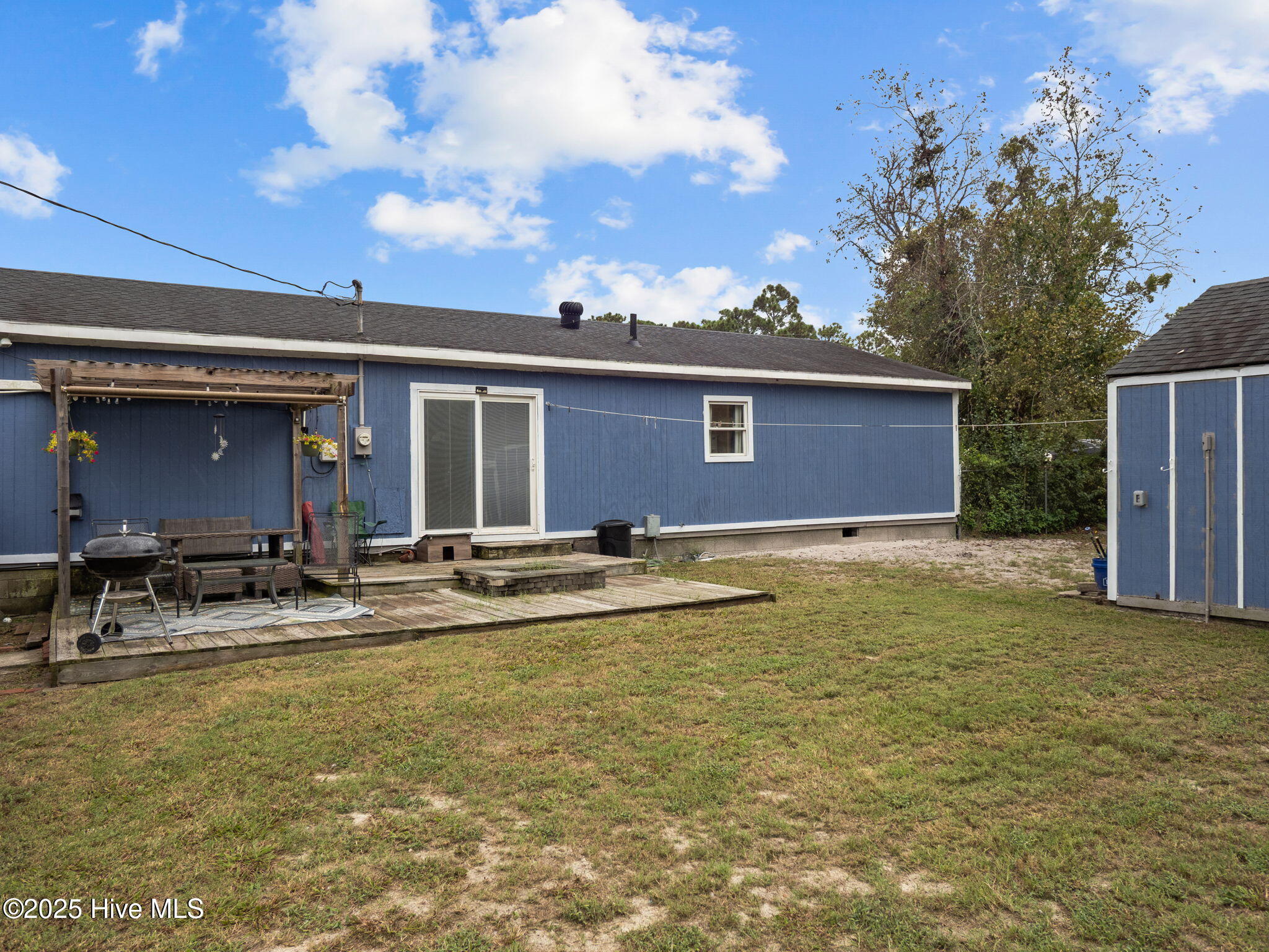 87 Crown Point Road Hubert, NC 28539 - Photo 2 of 21 Back with Shed