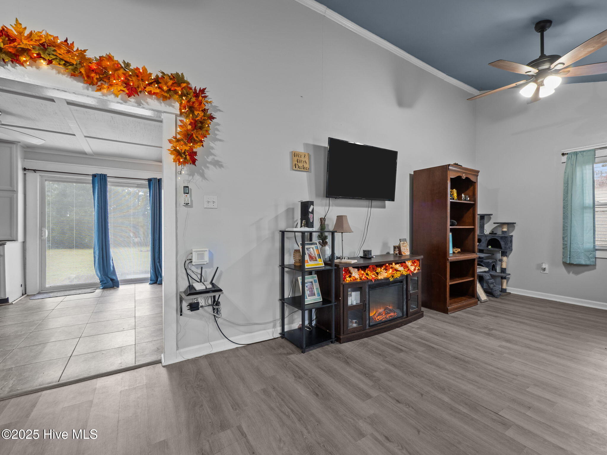 87 Crown Point Road Hubert, NC 28539 - Photo 5 of 21 Living Room to Kitchen