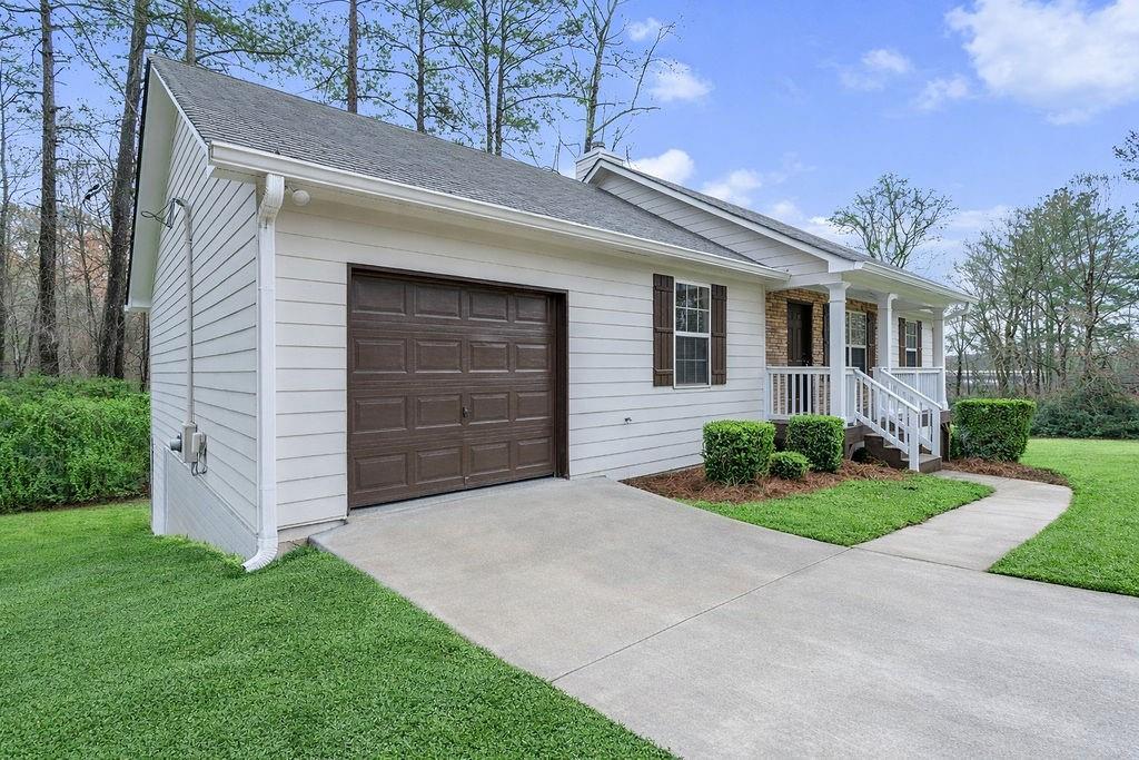 405 Azalea Drive Stockbridge, GA 30281 - Photo 2 of 27
