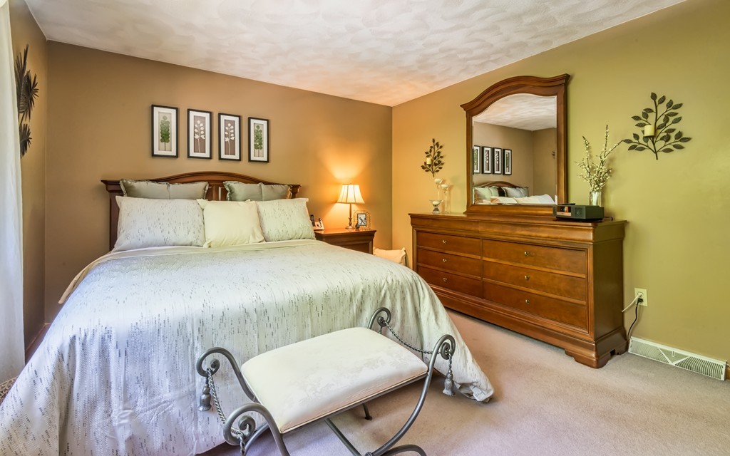 22 Vermont Road Wilmington, MA 01887 - Photo 3 of 30 Gallery Image 3