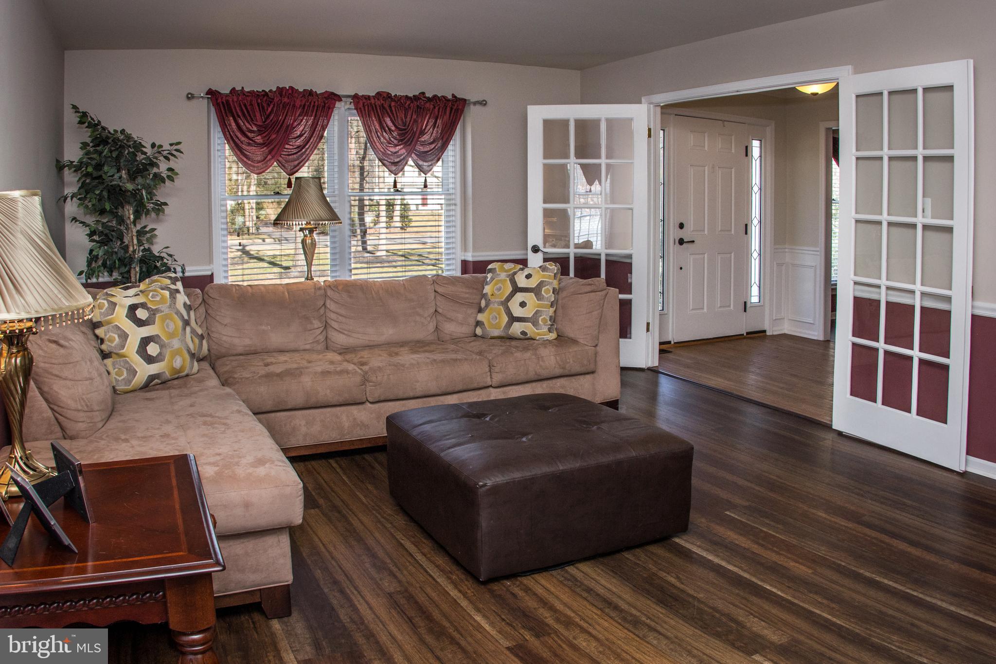 89 Flyatt Road Shamong, NJ 08088 - Photo 3 of 30 a living room with furniture and a window