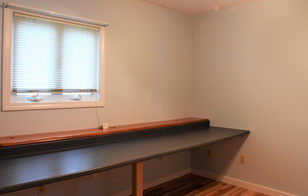 3 Elm Street Oxford, MA 01540 - Photo 19 of 33
