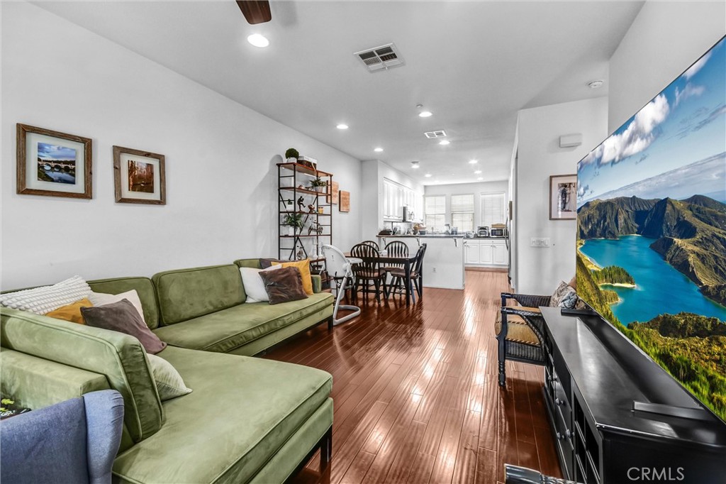 827 East Promenade, Unit E Azusa, CA 91702 - Photo 8 of 32
