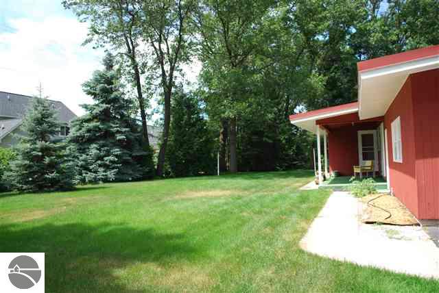 720 Westminster Road Traverse City, MI 49686 - Photo 6 of 25 1728967-5.JPG