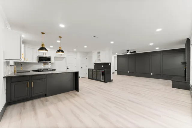 $385,000 | 26 East Woodtimber Court, Spring, TX 77381