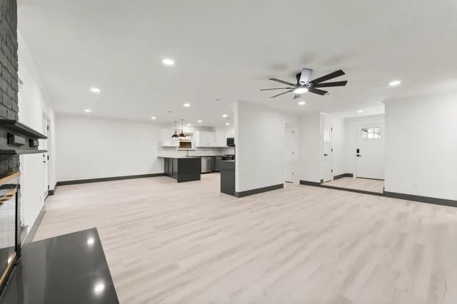 $385,000 | 26 East Woodtimber Court, Spring, TX 77381