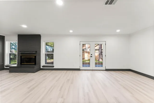 $385,000 | 26 East Woodtimber Court, Spring, TX 77381