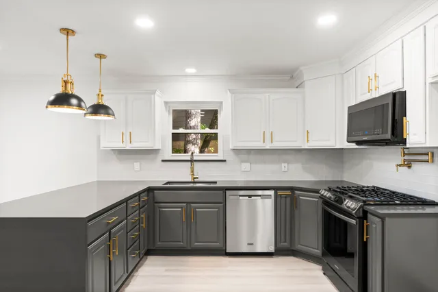 $385,000 | 26 East Woodtimber Court, Spring, TX 77381