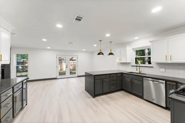 $385,000 | 26 East Woodtimber Court, Spring, TX 77381