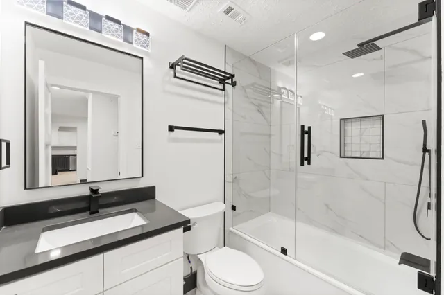 $385,000 | 26 East Woodtimber Court, Spring, TX 77381