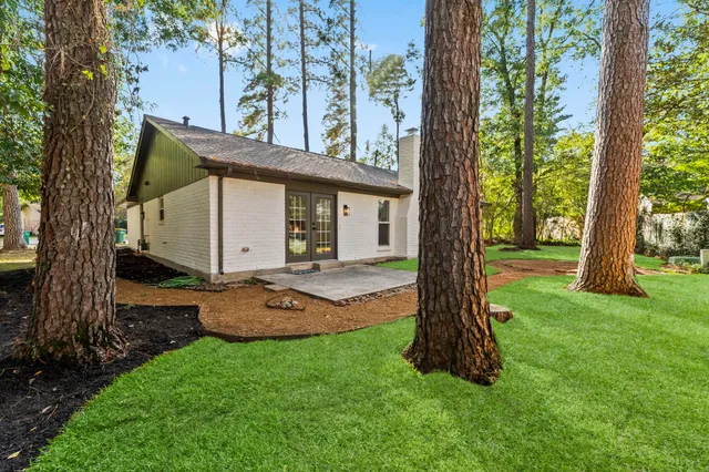 $385,000 | 26 East Woodtimber Court, Spring, TX 77381