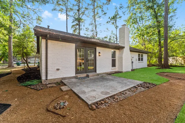 $385,000 | 26 East Woodtimber Court, Spring, TX 77381