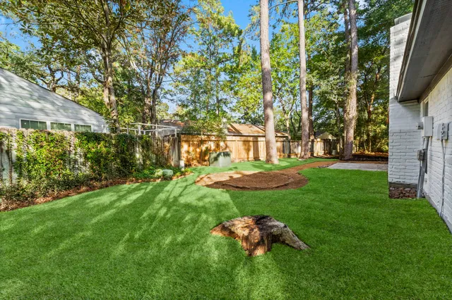 $385,000 | 26 East Woodtimber Court, Spring, TX 77381