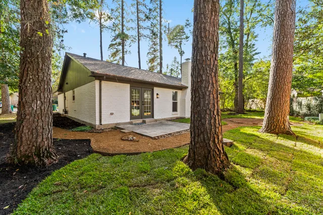 $385,000 | 26 East Woodtimber Court, Spring, TX 77381
