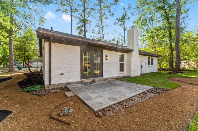 $385,000 | 26 East Woodtimber Court, Spring, TX 77381