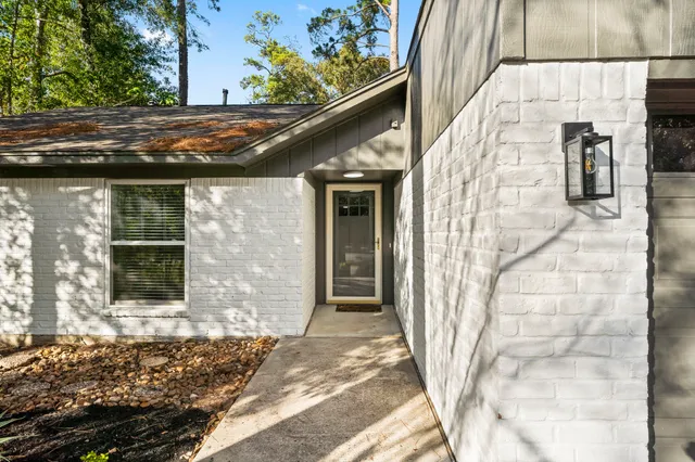$385,000 | 26 East Woodtimber Court, Spring, TX 77381