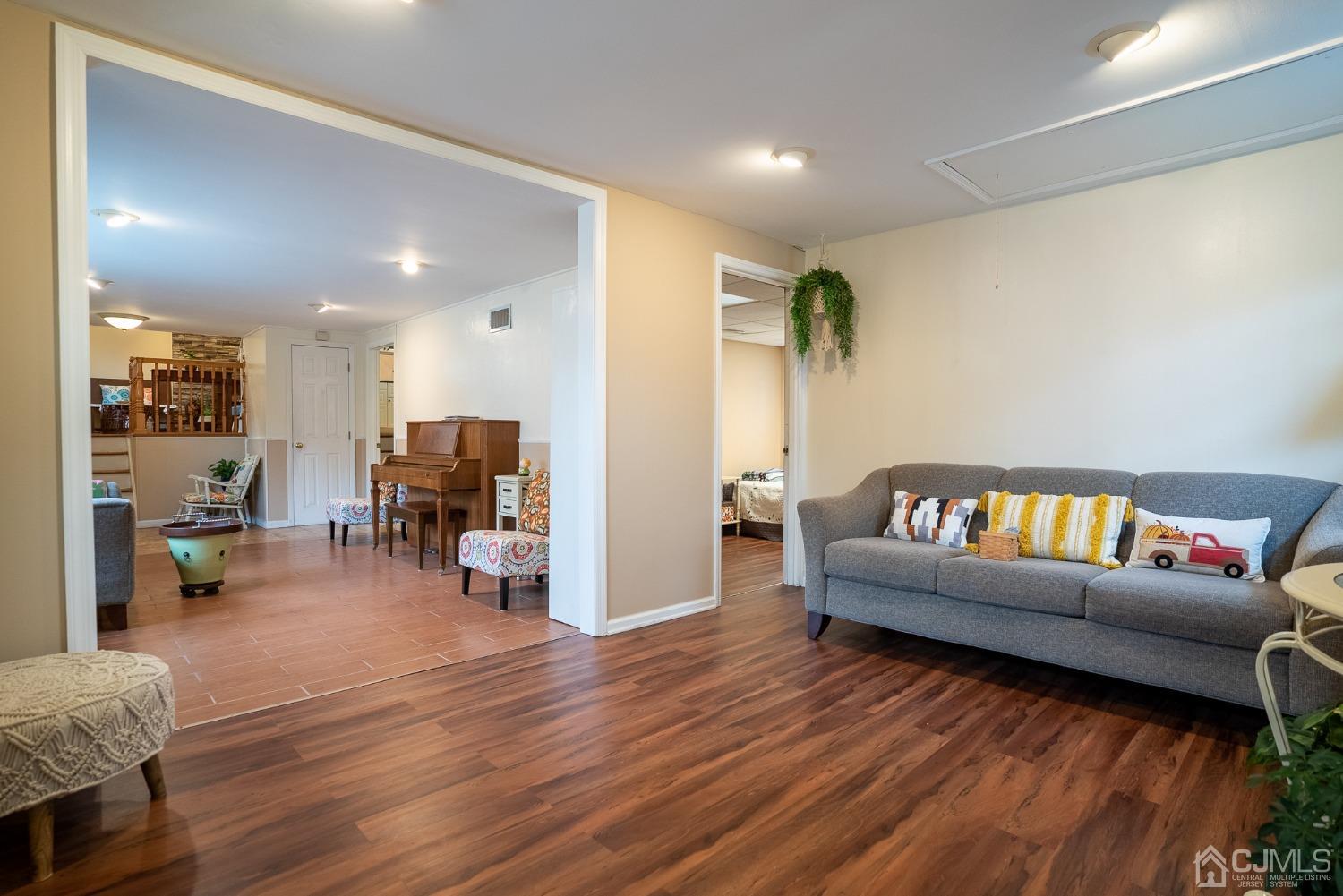 23 Mc Ginnis Road Edison, NJ 08817 - Photo 8 of 33 Gallery Image 8