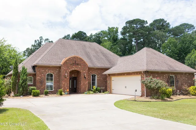 $325,000 | 103 Bainbridge Bend, Canton, MS 39046