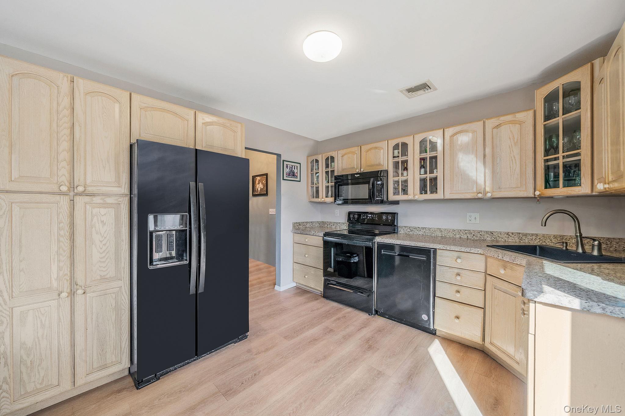 77 Propose Road Shirley, NY 11967 - Photo 11 of 25