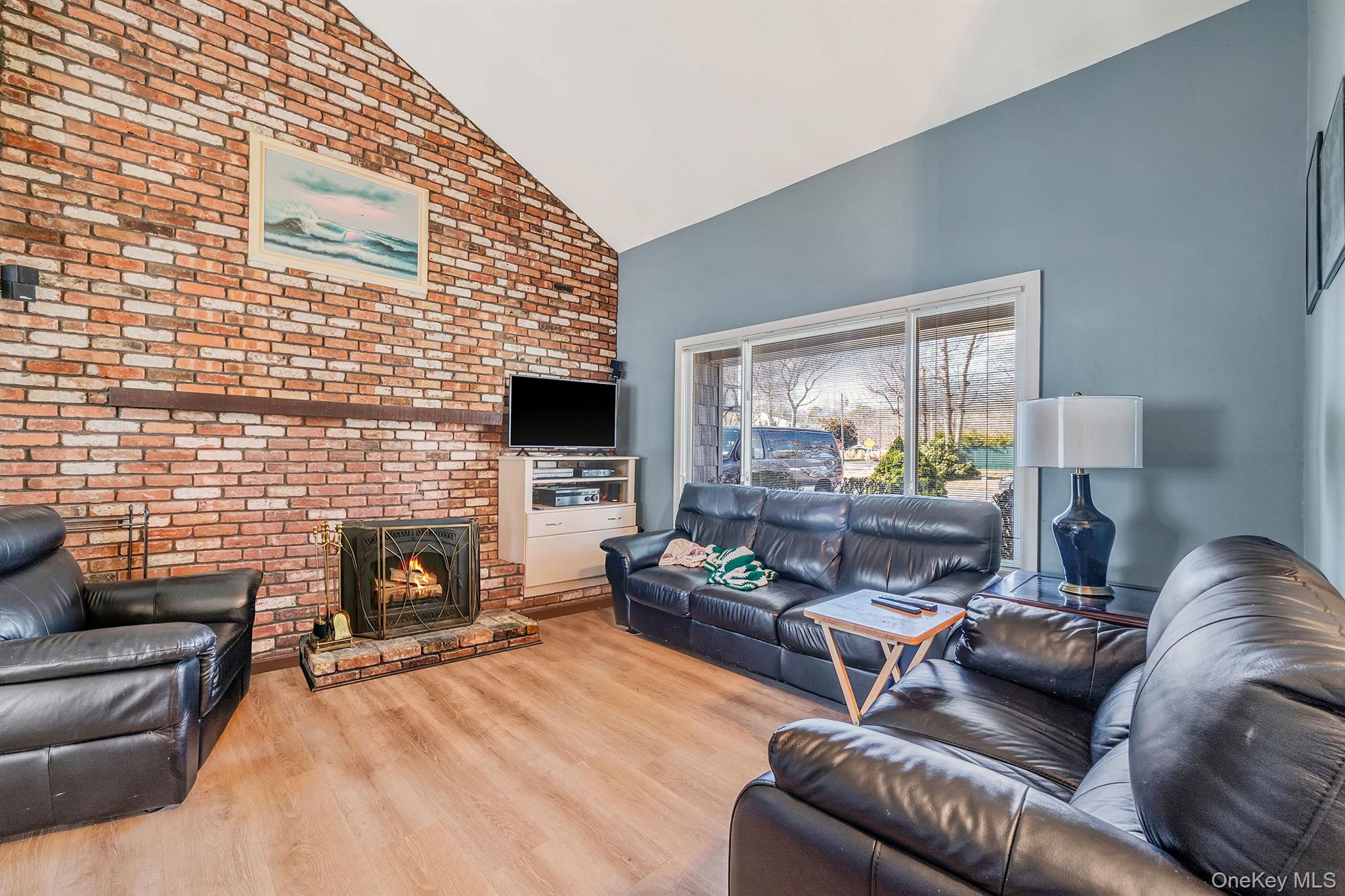 77 Propose Road Shirley, NY 11967 - Photo 6 of 25