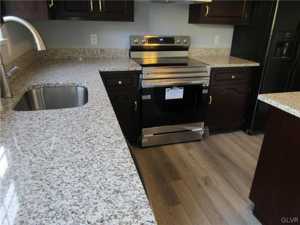 1242 Stanford Road Bethlehem, PA 18018 - Photo 7 of 22 Granite counters