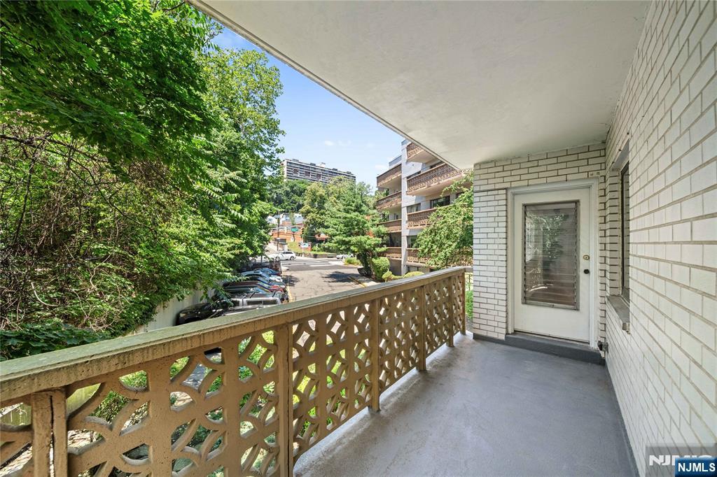 1375 River Road, Unit 2B Edgewater, NJ 07020 - Photo 11 of 30