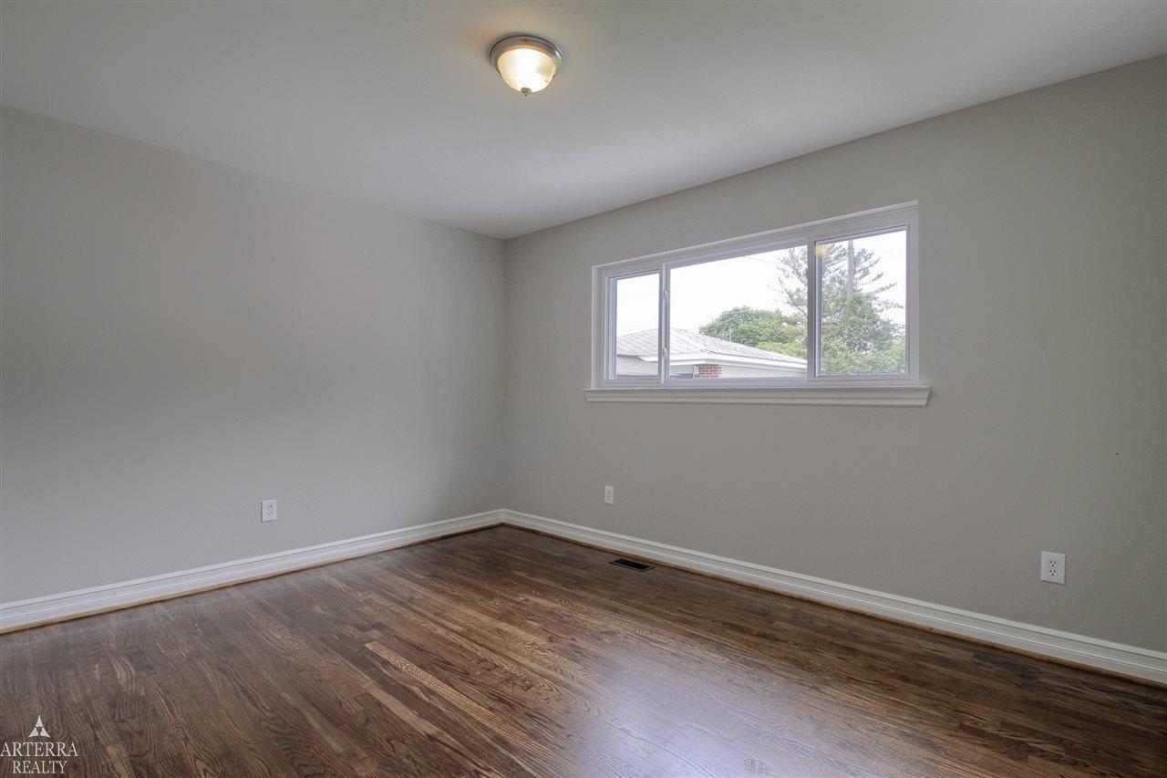 30323 Hayes Road Warren, MI 48088 - Photo 16 of 29 31320892-15.JPG