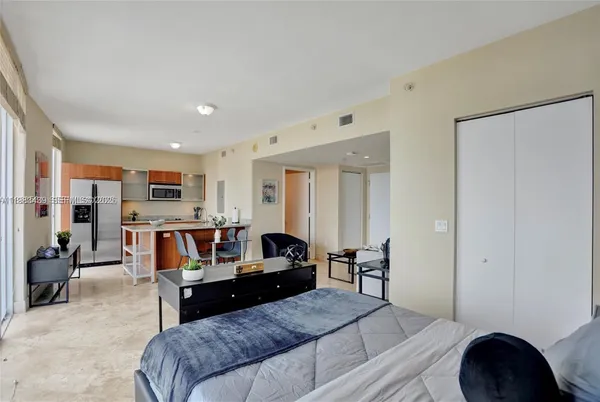 $2,550 | 185 Southwest 7th Street, Unit 1600, Miami, FL 33130