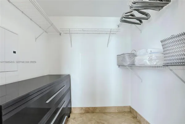 $2,550 | 185 Southwest 7th Street, Unit 1600, Miami, FL 33130